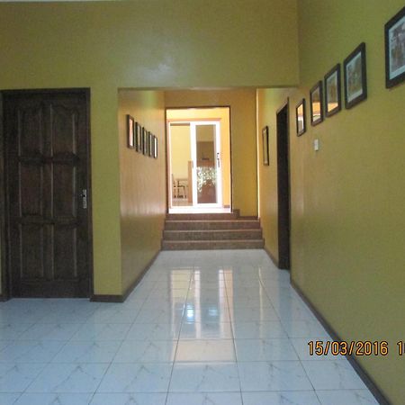 Jamaica Inn Guest House Botianaw Екстериор снимка