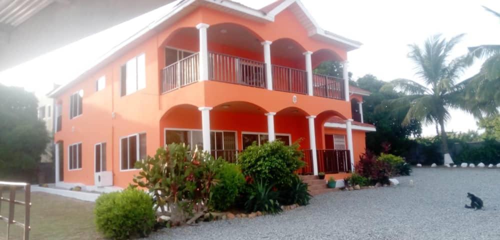 Jamaica Inn Guest House Botianaw Екстериор снимка