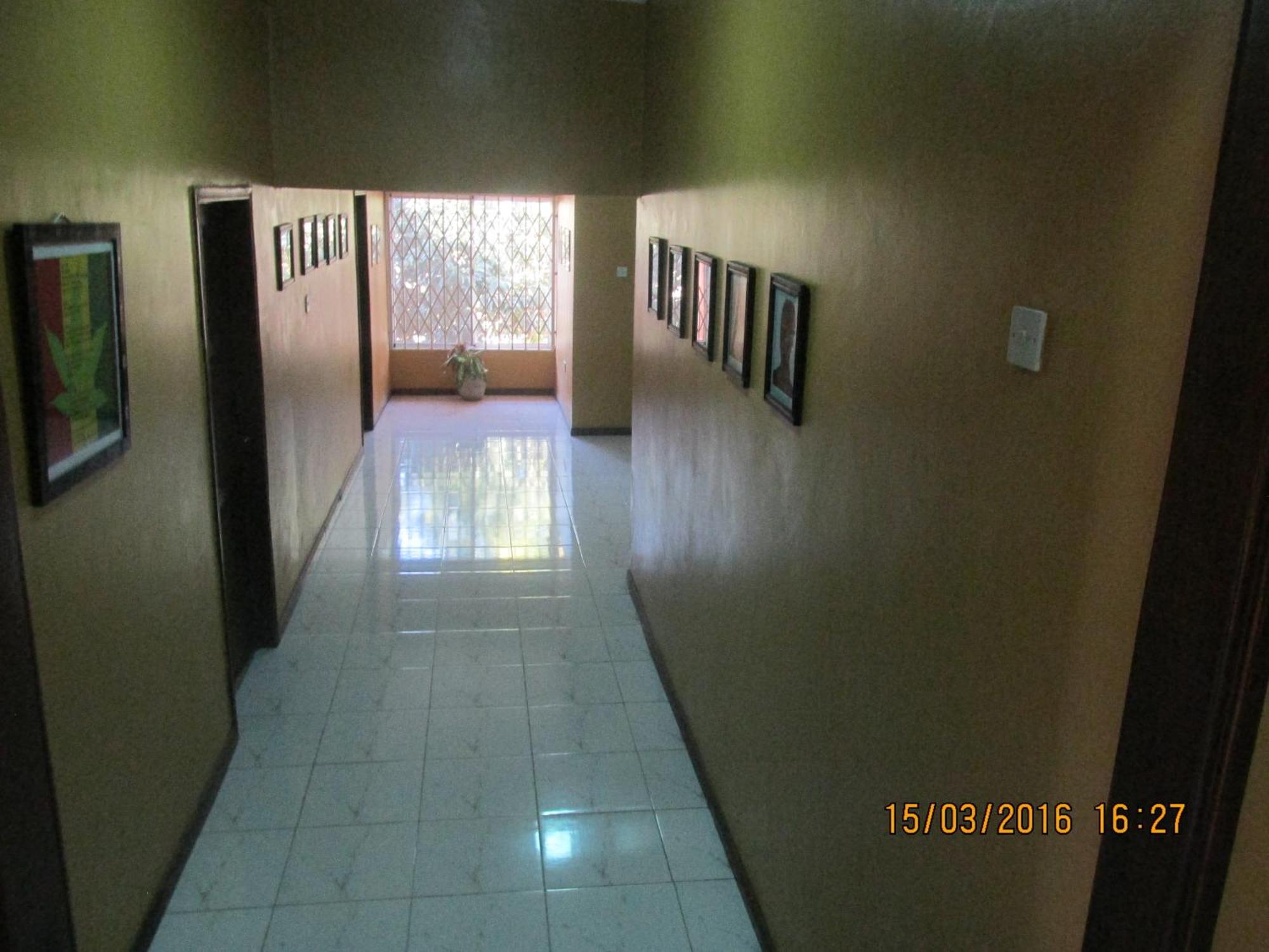 Jamaica Inn Guest House Botianaw Екстериор снимка