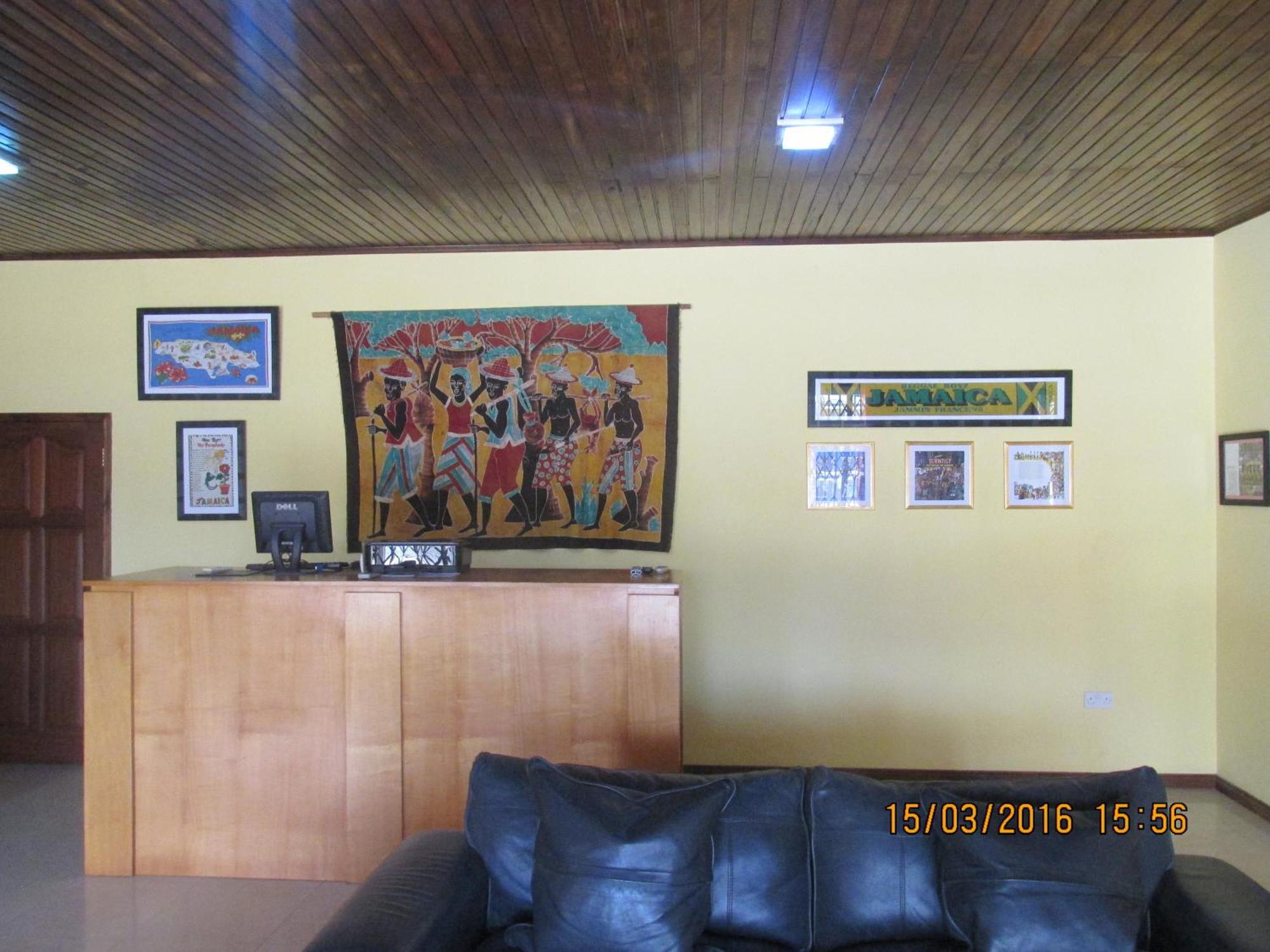 Jamaica Inn Guest House Botianaw Екстериор снимка