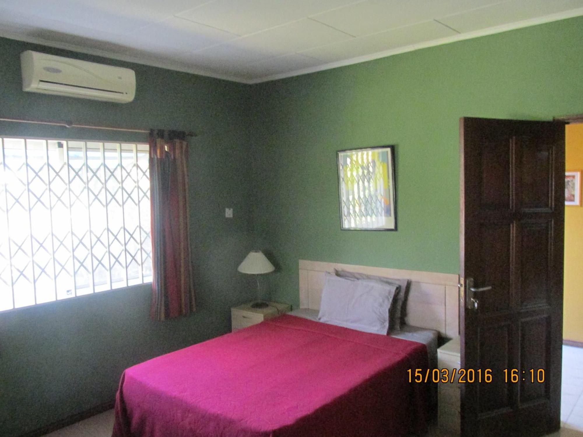 Jamaica Inn Guest House Botianaw Екстериор снимка