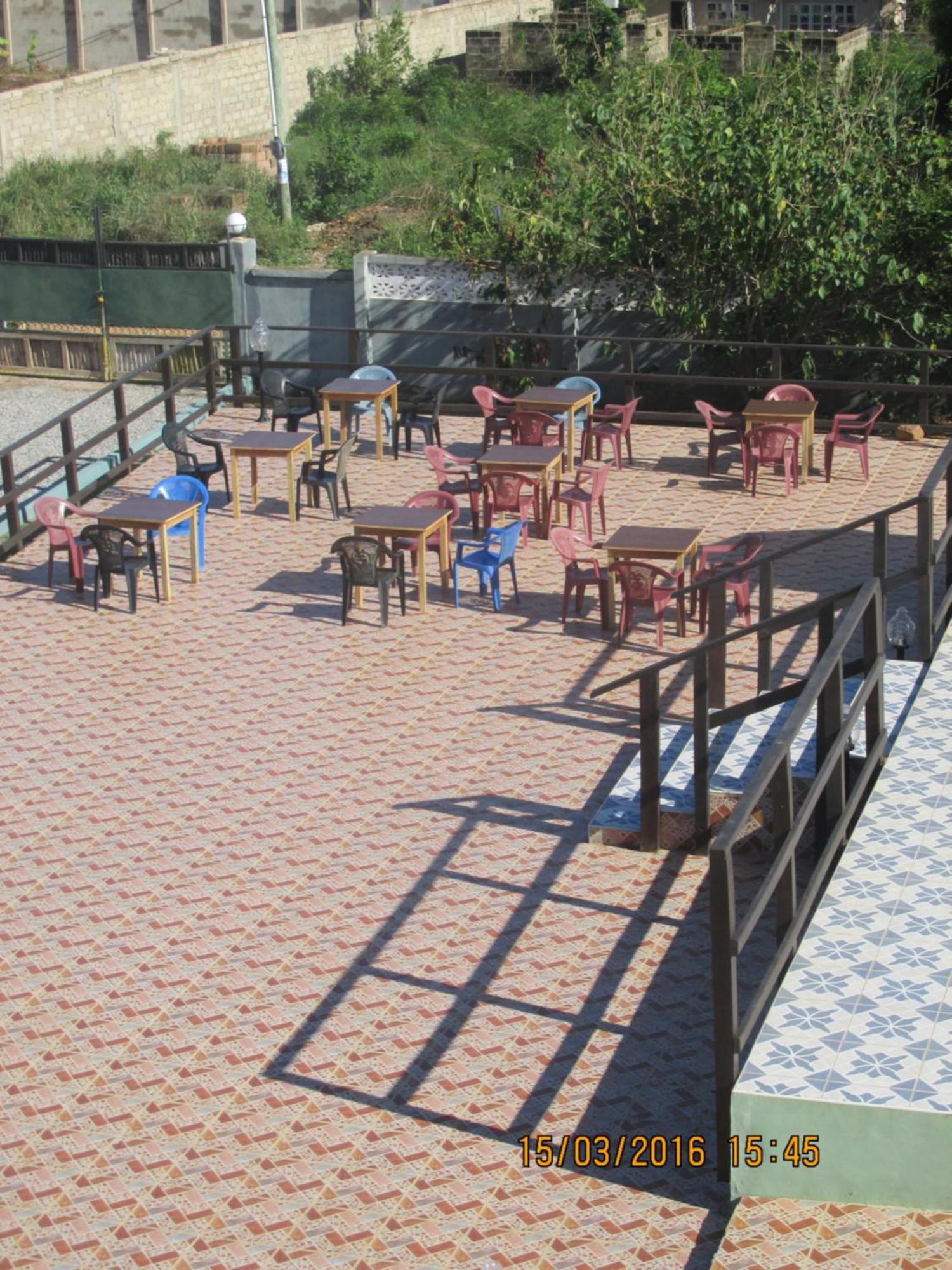 Jamaica Inn Guest House Botianaw Екстериор снимка