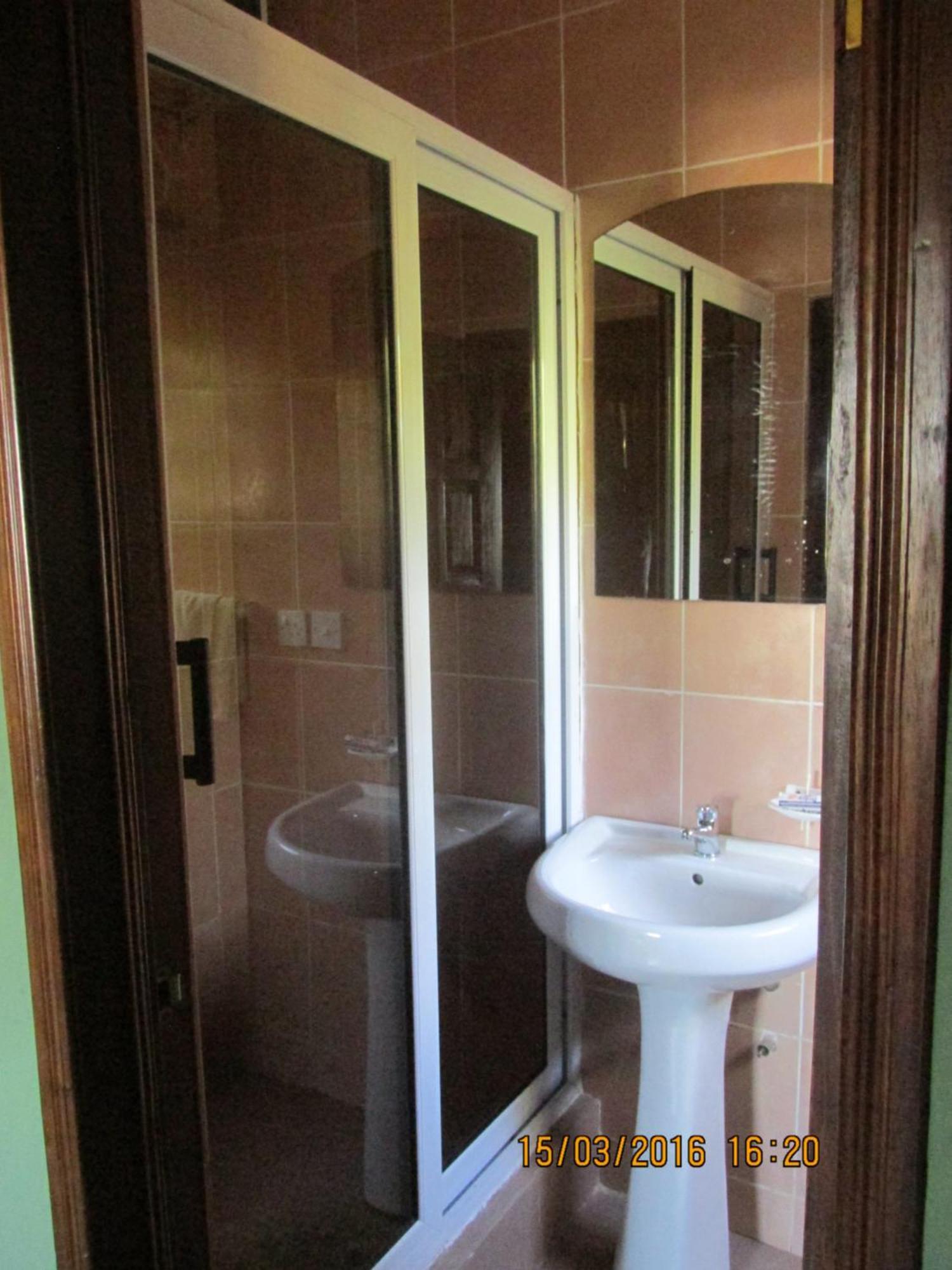 Jamaica Inn Guest House Botianaw Екстериор снимка
