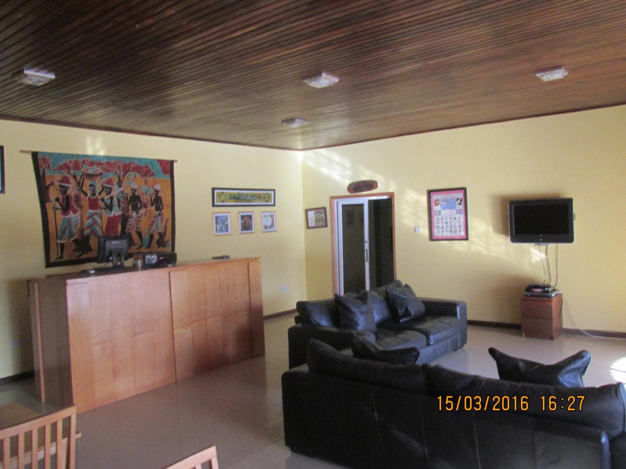Jamaica Inn Guest House Botianaw Екстериор снимка