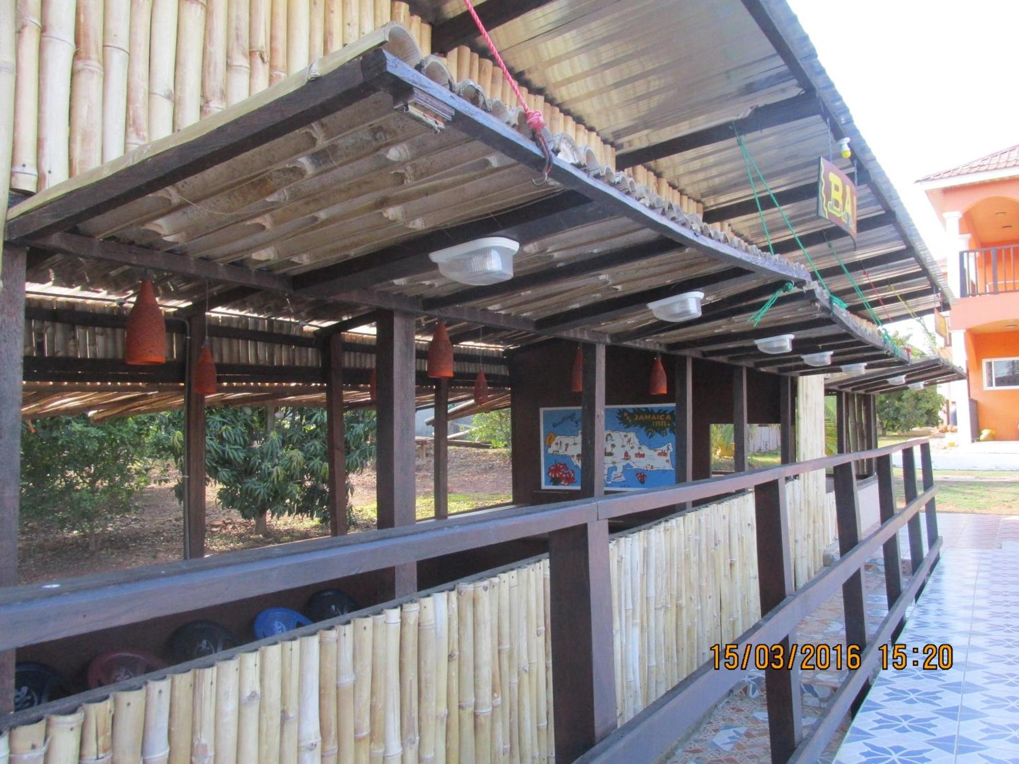 Jamaica Inn Guest House Botianaw Екстериор снимка