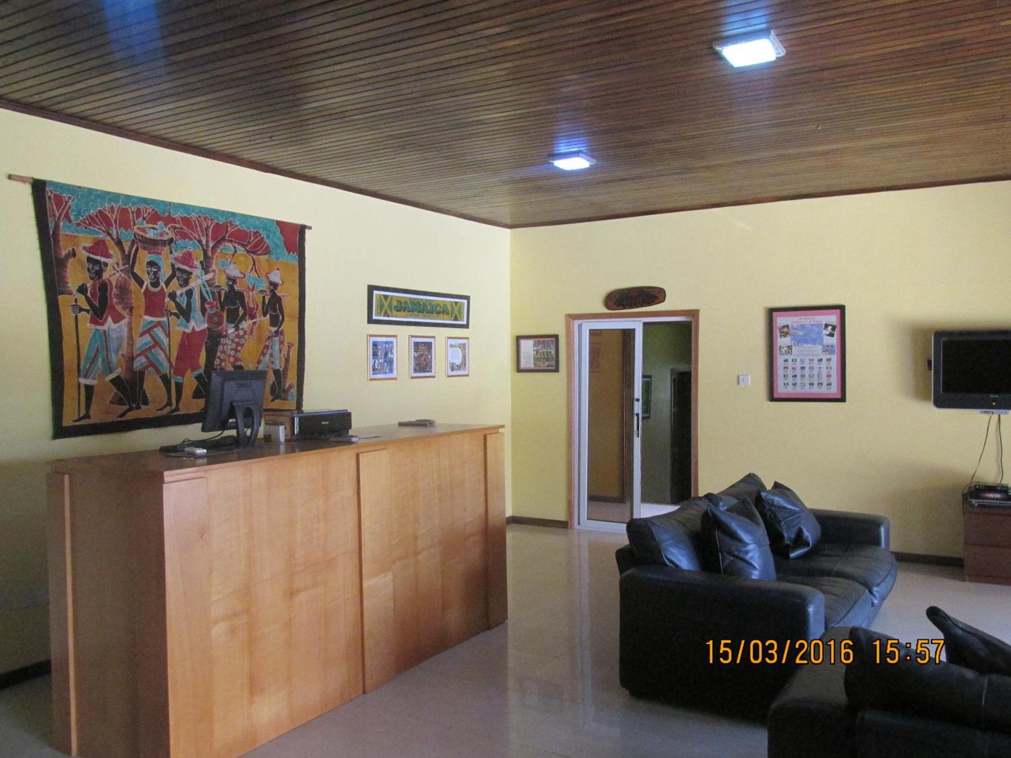 Jamaica Inn Guest House Botianaw Екстериор снимка