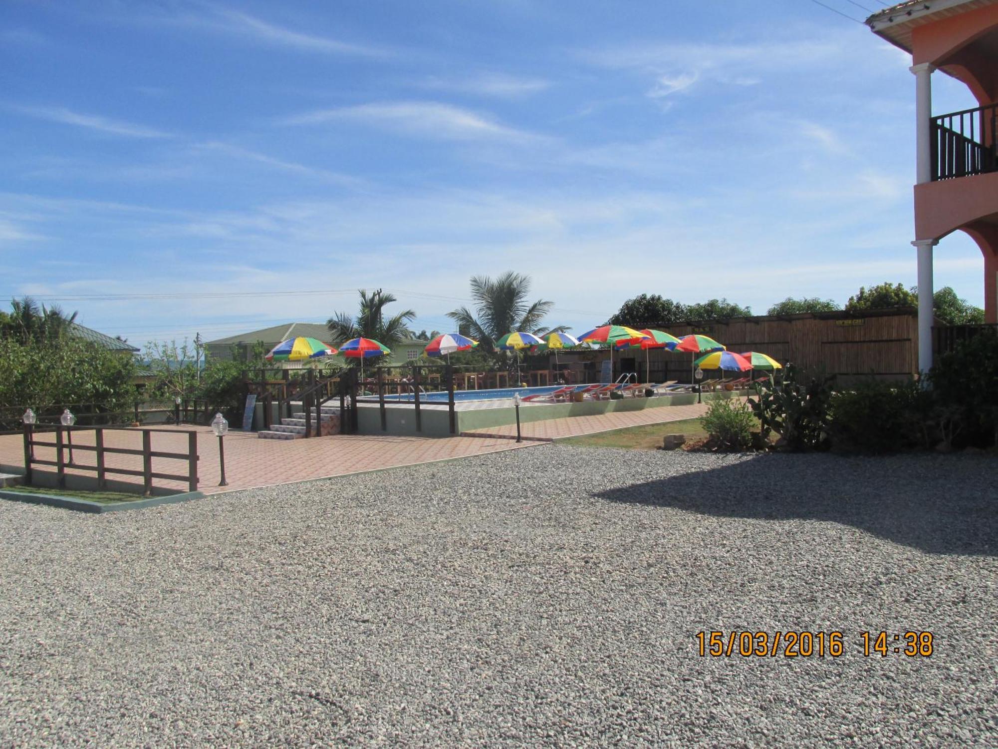 Jamaica Inn Guest House Botianaw Екстериор снимка