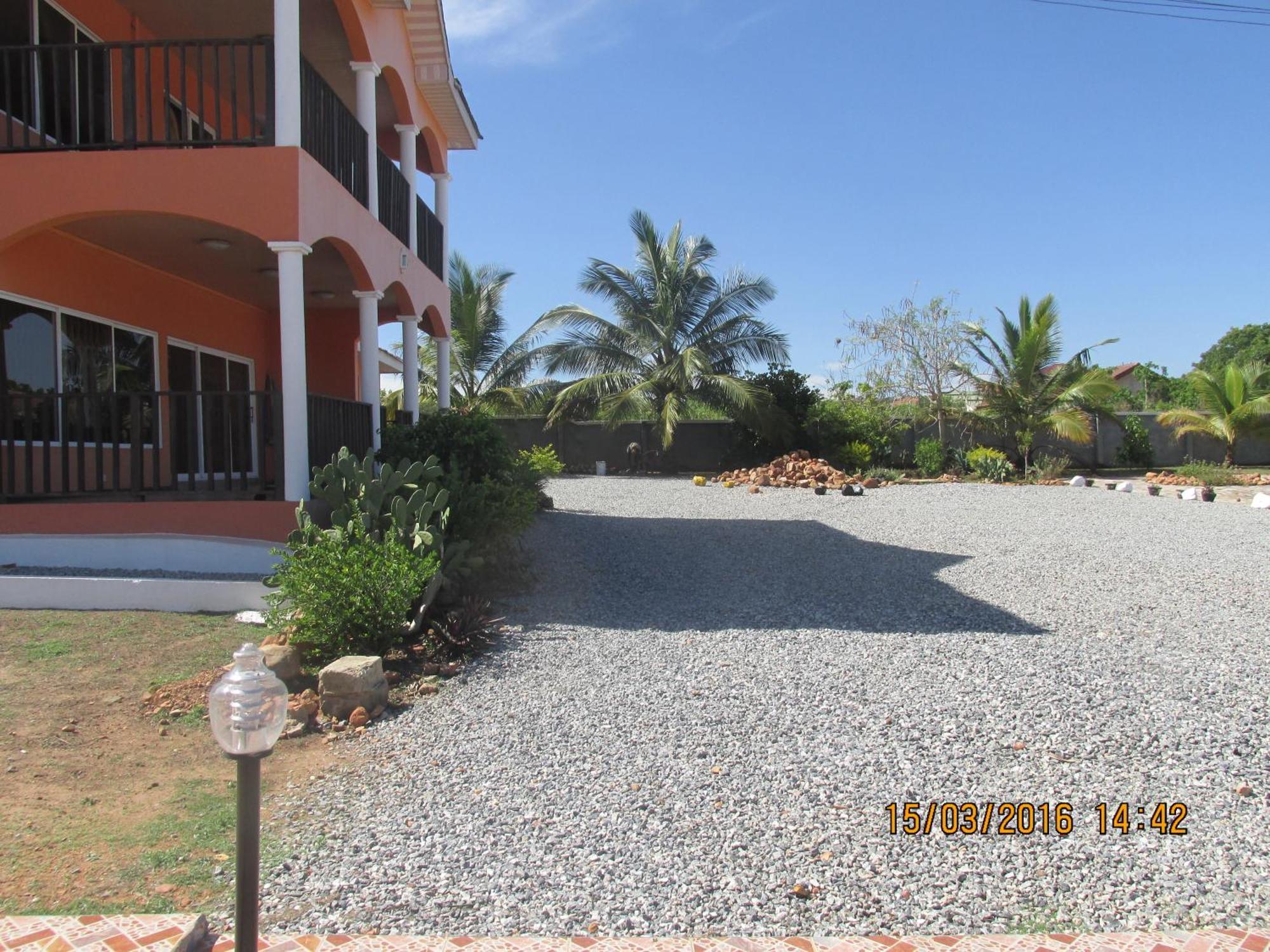 Jamaica Inn Guest House Botianaw Екстериор снимка